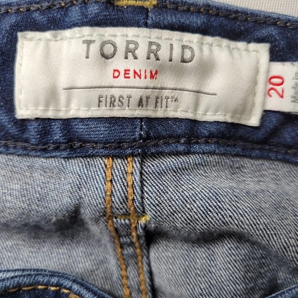 Torrid Jeans Size 20 42X28 Blue Boyfriend Distressed Raw Hem Stretch Denim - Picture 5 of 14